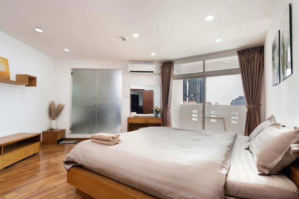 Căn hộ Spacious 2 Bedroom At Center/1st District *