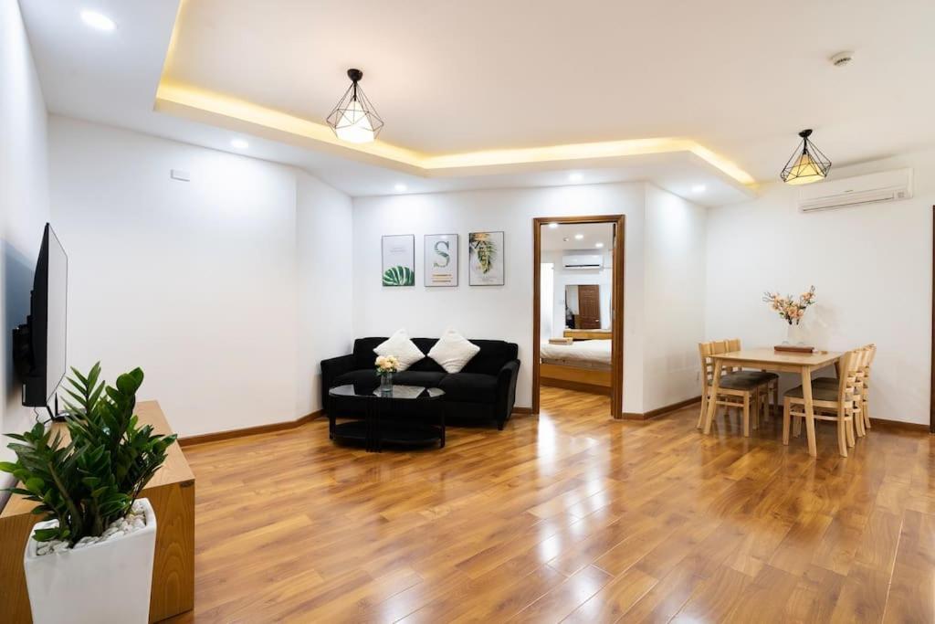 Spacious 2 Bedroom At Center/1st District Căn hộ *