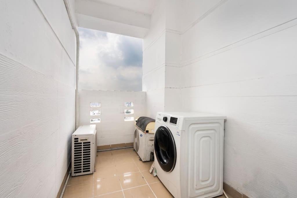 Căn hộ Spacious 2 Bedroom At Center/1st District