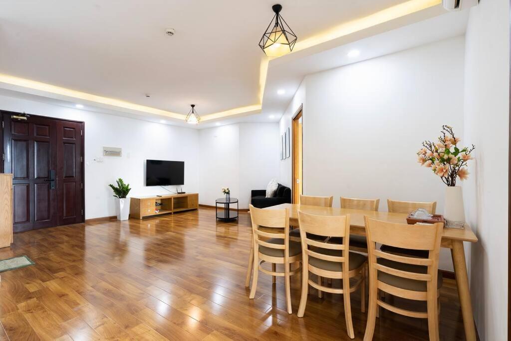Căn hộ Spacious 2 Bedroom At Center/1st District *