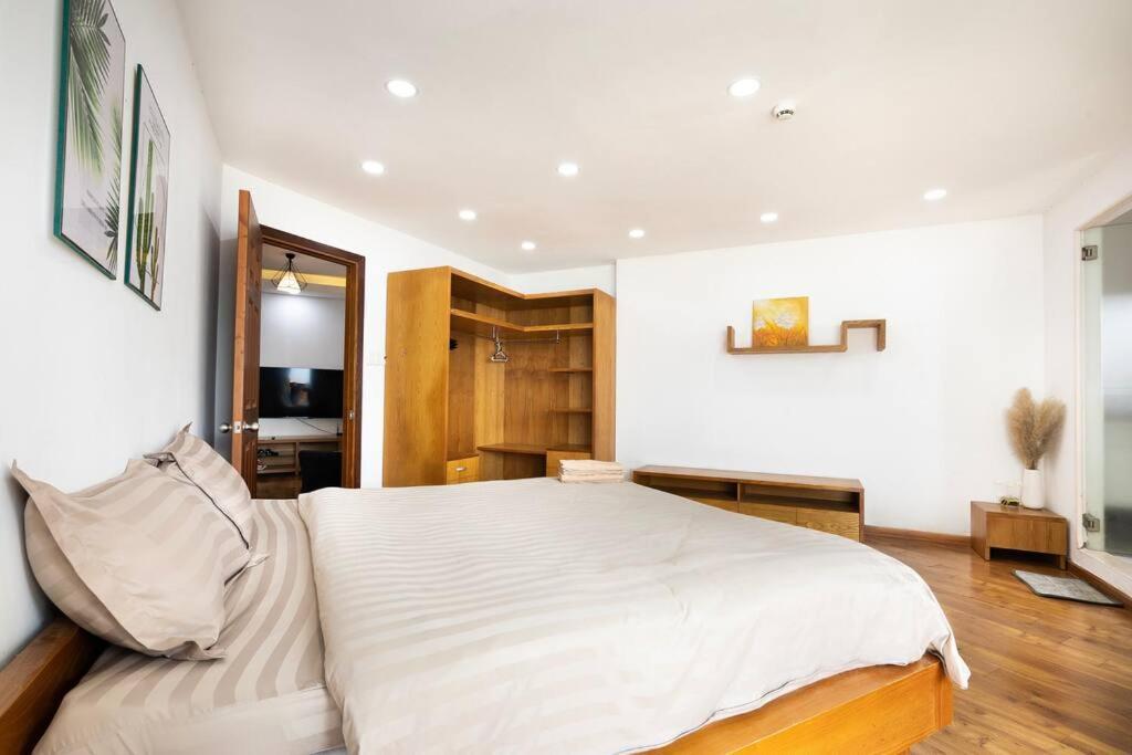 Spacious 2 Bedroom At Center/1st District Căn hộ *